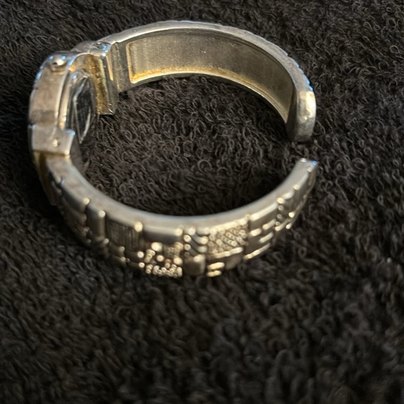 Silver toned bracelet watch vintage style intricate design new battery - Picture 8 of 8